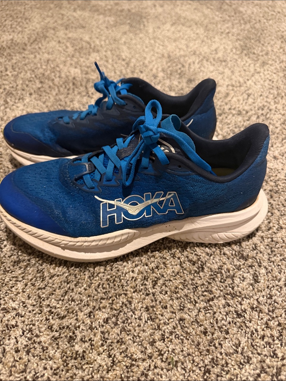 Hoka Men's Mach 6 Running Shoes, size 6.